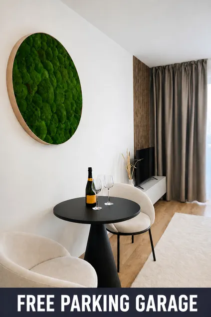 Pleasant SoHo apartment with private parking free - Image 1