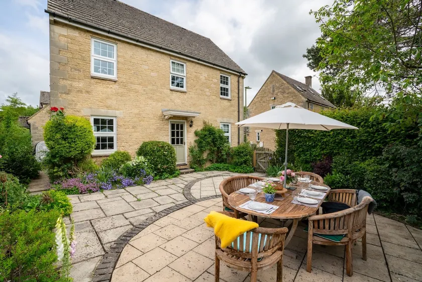 Dog friendly cotswold cottage - Myrtle House - Image 1