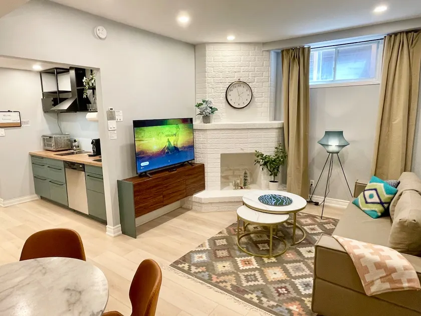 Discover Toronto in New Chic 9’ Ceiling Apartment - Image 1