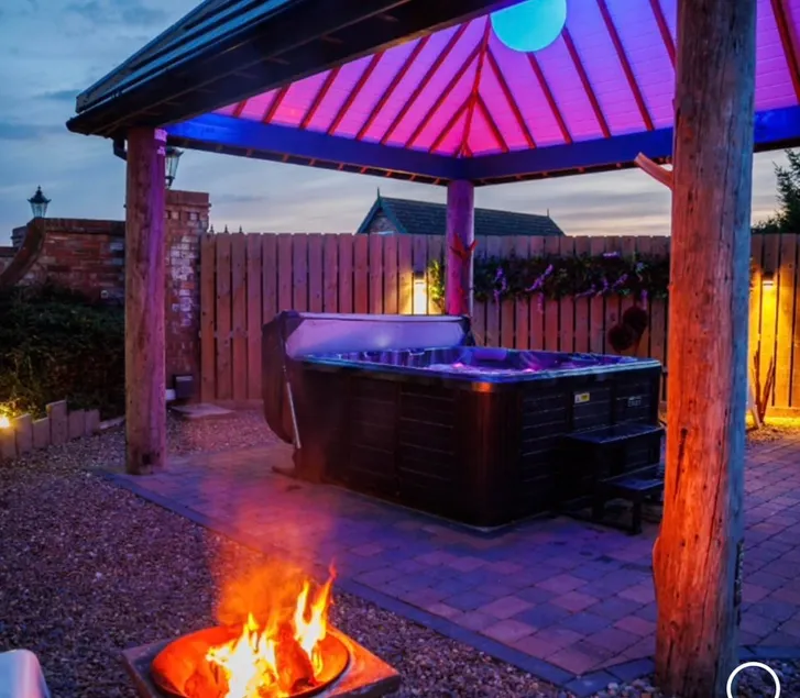 Lincoln Holiday Retreat Lodge with hot tub - Image 1