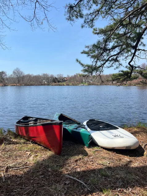 Lakefront heaven, kayak, SUP, firepit, indoor pool - Image 1