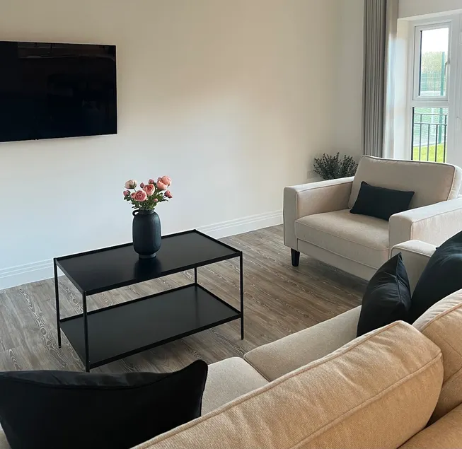 Modern apartment in Hitchin with parking - Image 1
