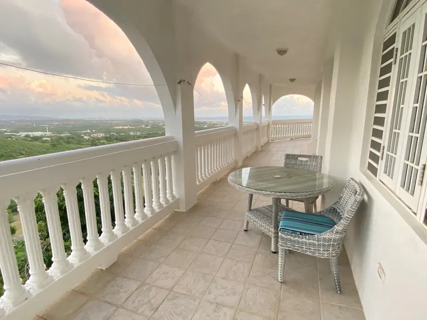 Island Dream Suite- S/W Pool & Balcony Ocean view - Image 1