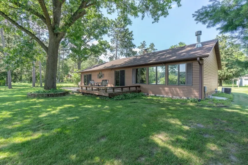 Eau Claire Riverfront 3 Bedroom Cabin with Kayaks - Image 1