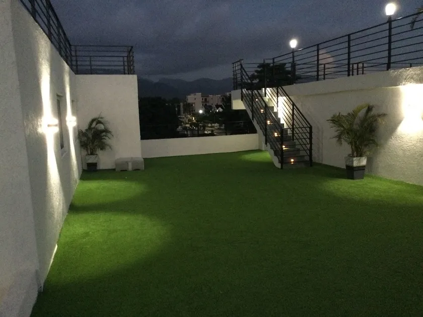 CozyPaddington 1BR | Rooftop Pool & 24/7 Security - Image 1