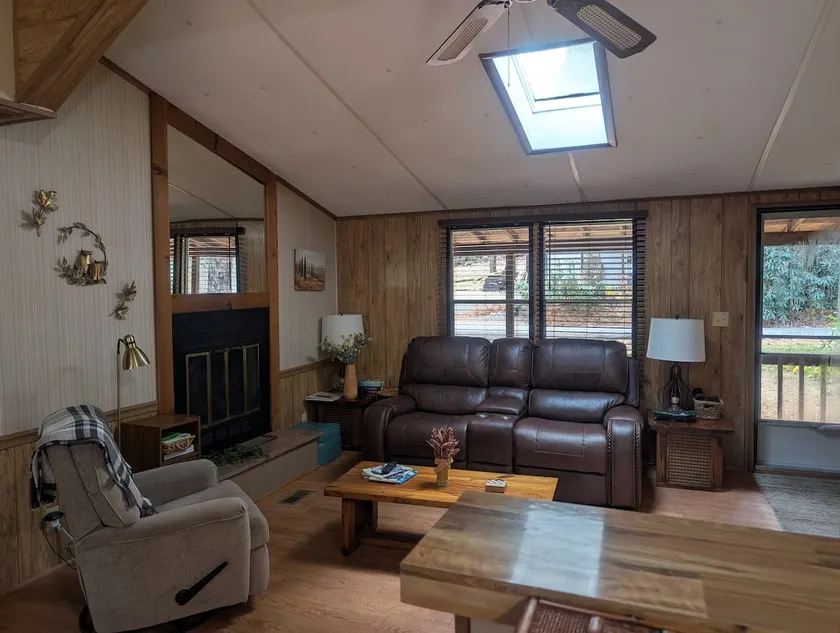 Mountain Happiness Cabin - Image 1