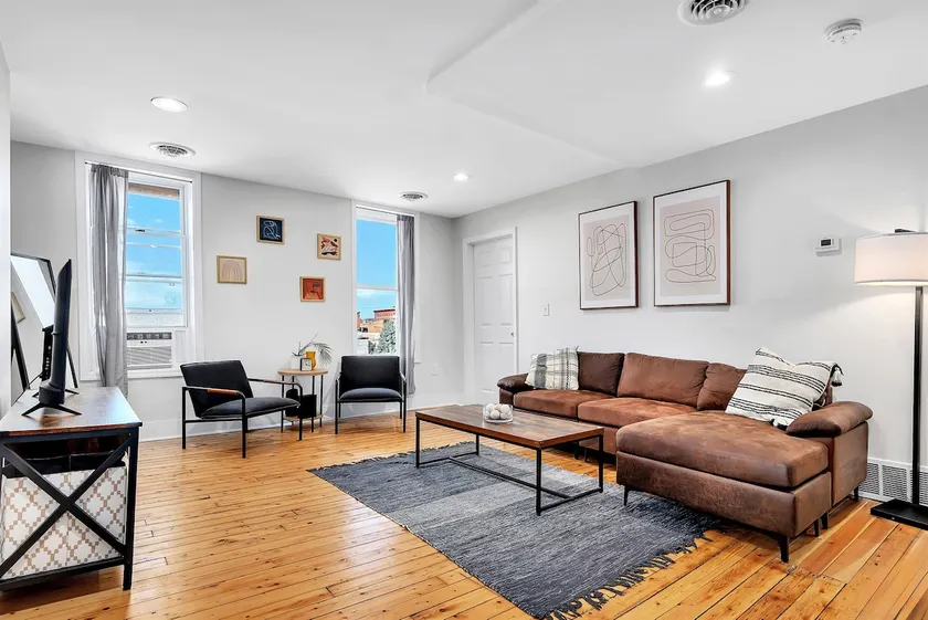 The Collar City Oasis |Pet Friendly|WIFI|Workspace - Image 1
