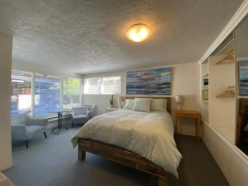 Surrounded by nature, centrally located! - Image 1