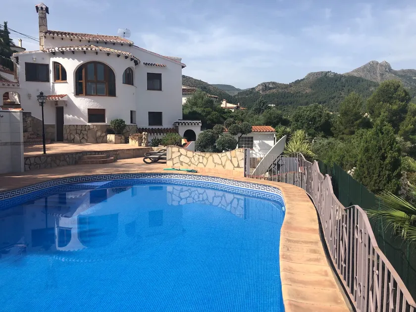 House with a view - Image 1