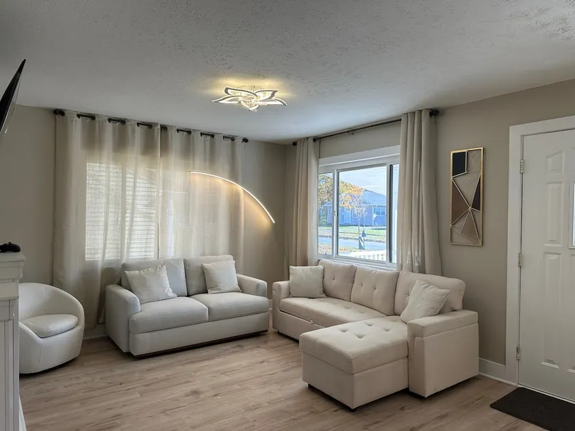 Modern 3BR • Xbox • Sleeps 8 • Near DT + Parking - Image 1