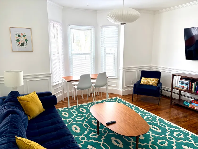 Stylish 2BR Near Harvard, MIT & Boston - Image 1