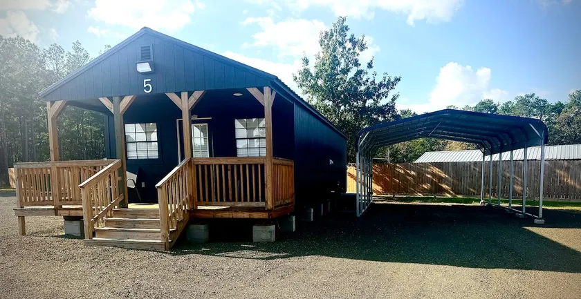 * NEW * Pineywood Cabins-#5 Sandy Creek Cabin - Image 1