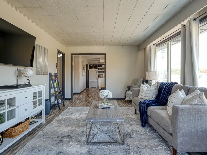 Bright 3 Bedroom Apartment - Image 1