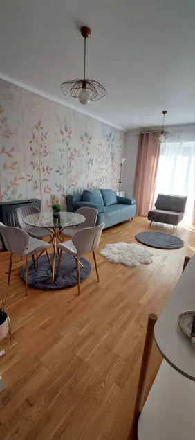 luxury apartment private parking - Image 1