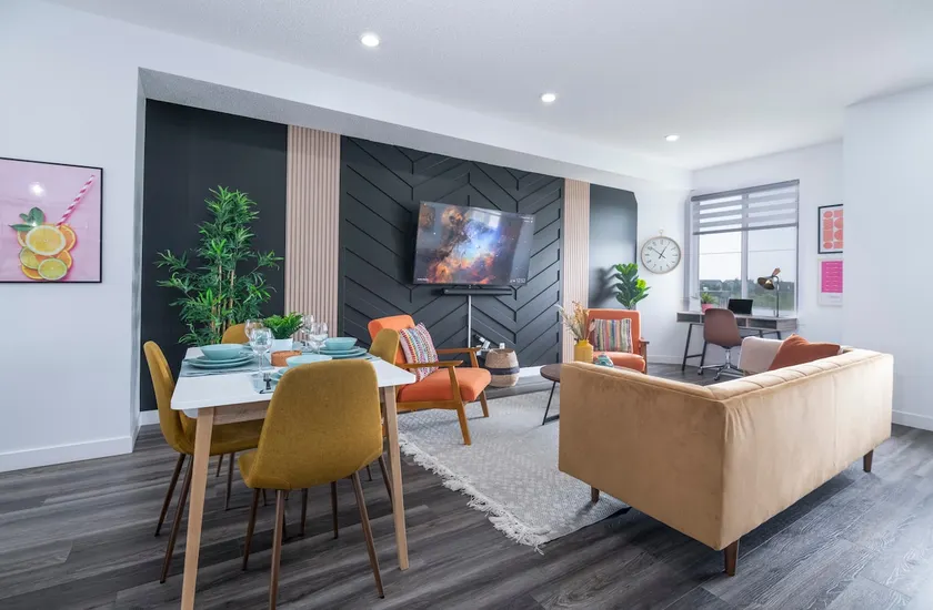 Modern House: AC|Garage|King Bed|Arcade|10m to WEM - Image 1