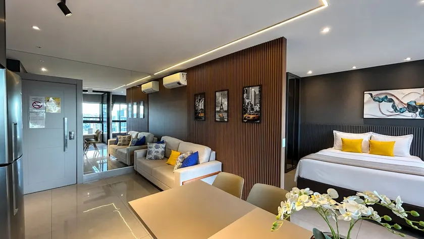 Luxury Collection: 28th Floor and Super King Bed - Image 1