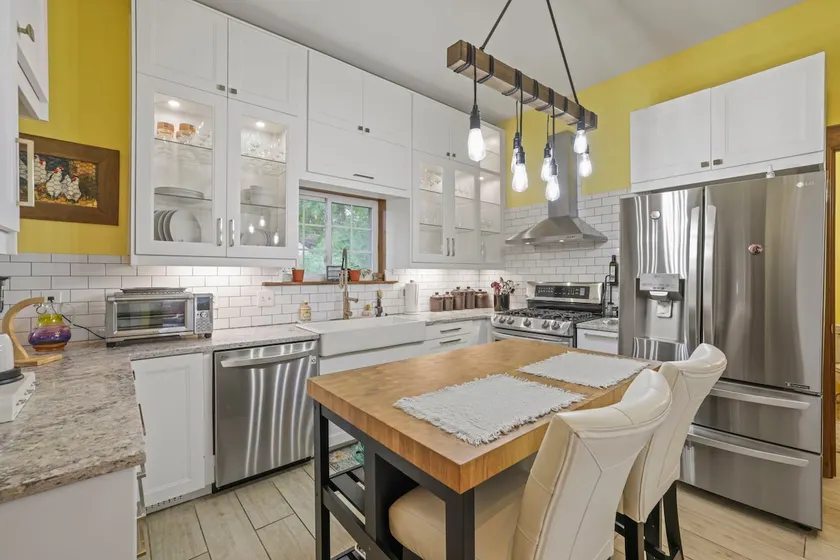 Charming & Updated 1867 Brick House Sleeps 12 - Image 1