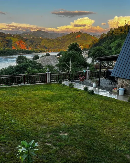 Large Garden with Stream View - Image 1