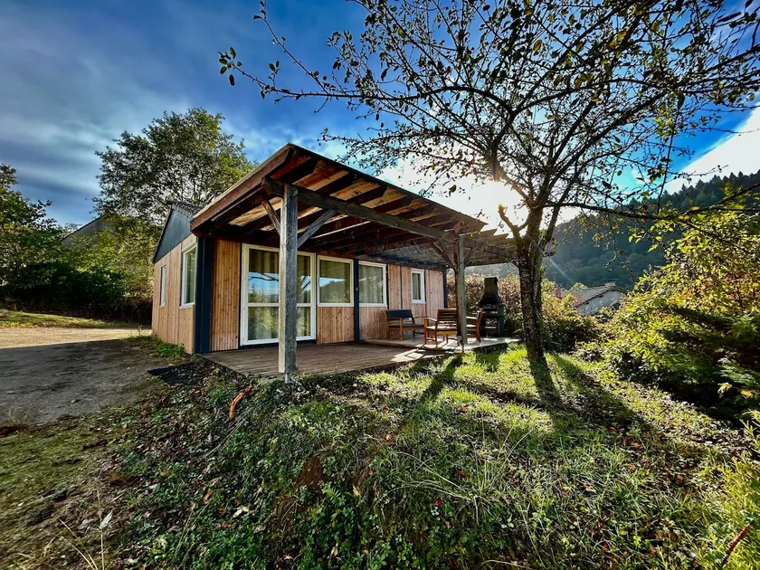Cozy Chalet with Pool & Hot Tub - Image 1