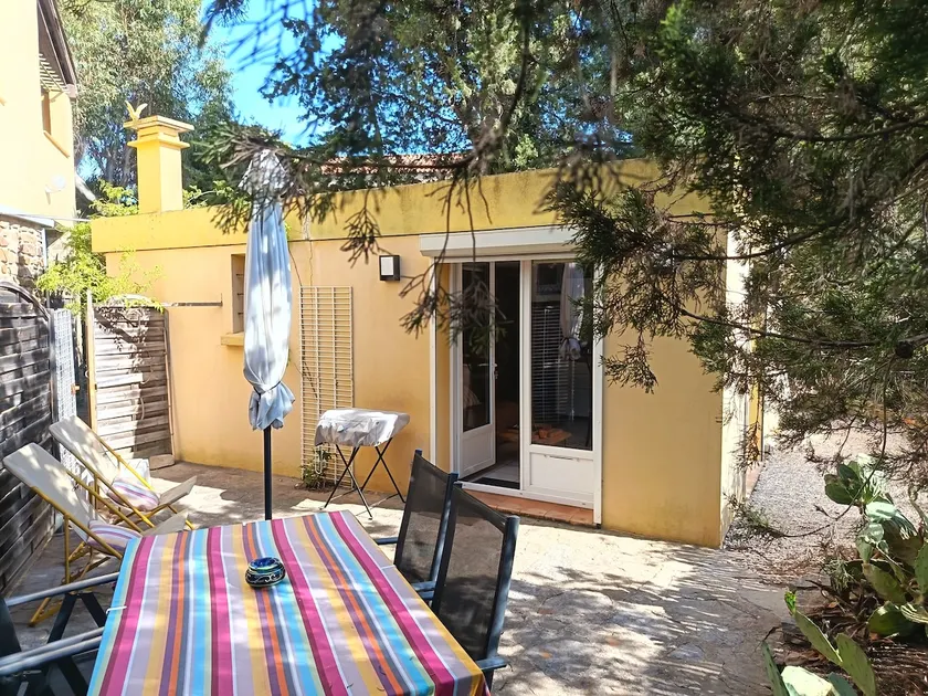 air-conditioned house, garden, 5 min walk from the beaches - Image 1