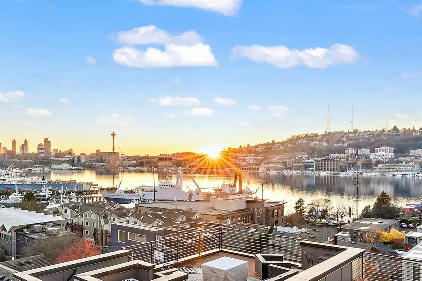 Sunset view of the Space Needle & South Lake Union - Image 1