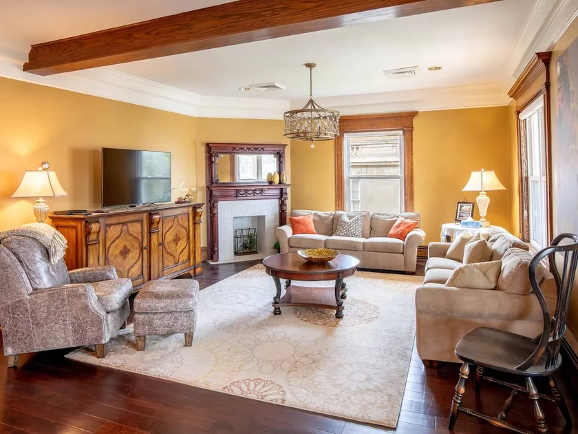 15% off Summer Special | Mansion | Pet-Friendly - Image 1