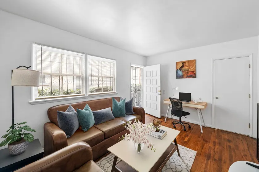 Bright 1BR Free Parking by Venice & Santa Monica - Image 1