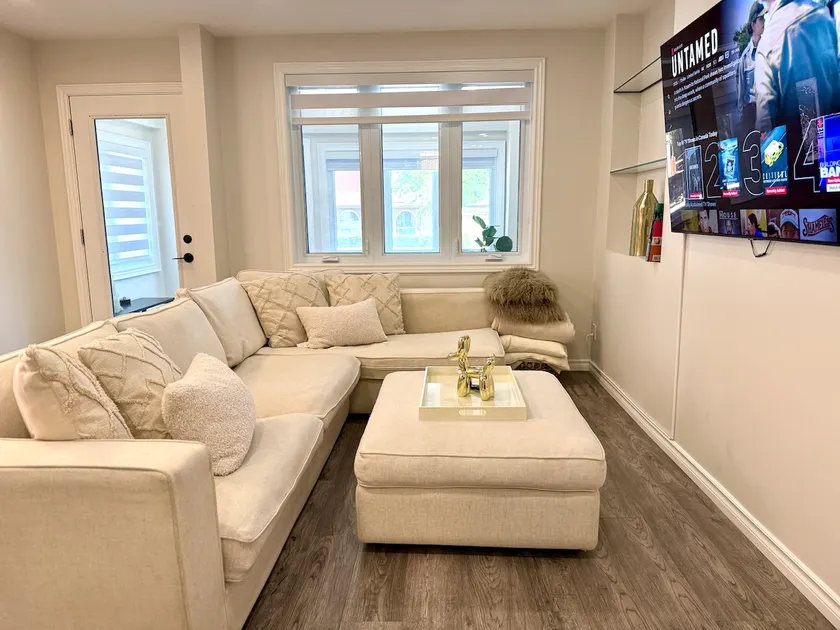 3BR/2BA - 2 min to Subway + Parking - Image 1