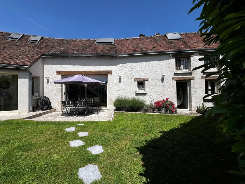 House enclosed garden near Loire Valley Castles - Image 1