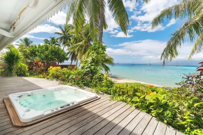 Luxury 5-Bedroom Beachfront Villa - Image 1
