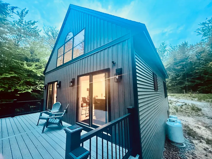 Waterfront| Outdoor Sauna| Ski| Mountains| Firepit - Image 1