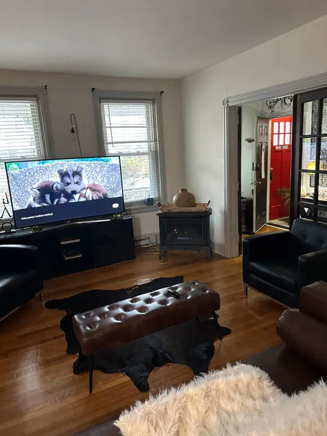 Lukie’s Red Door Retreat - Image 1
