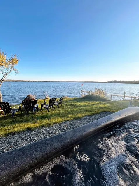 Lakeside Cottage with Spa - Image 1