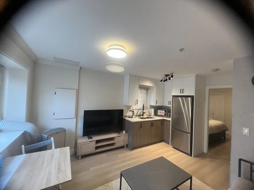 Cozy Clean Private Suite No share Q bed &1 sofabed - Image 1