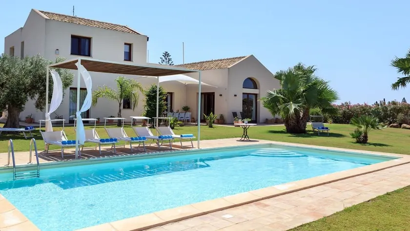 Villa Casale-Villa con piscina e vista mare, Sicilia - Image 1
