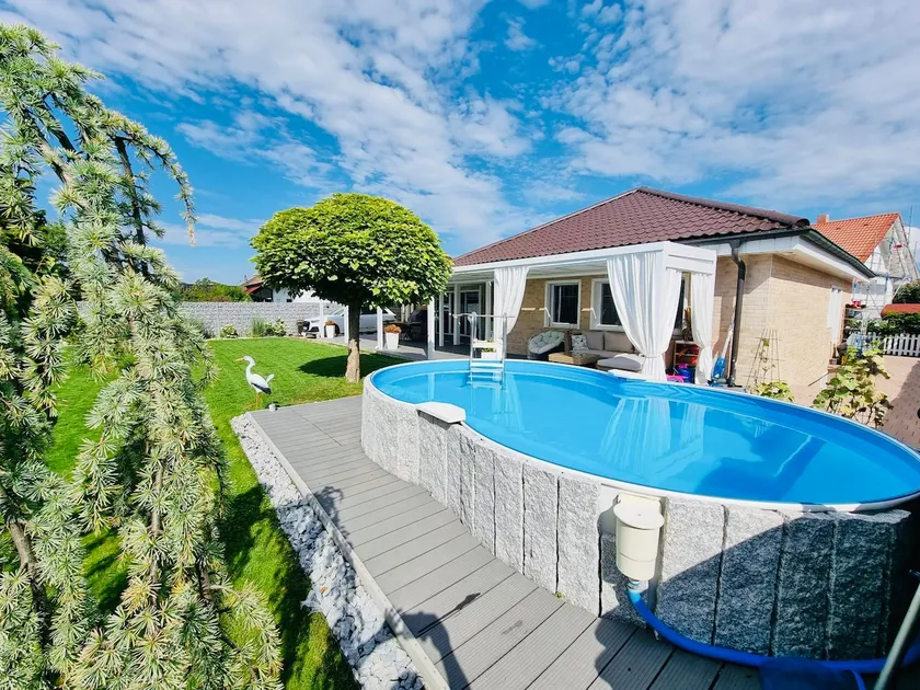 Oasis of calm /garden /sauna/outdoor pool - Image 1