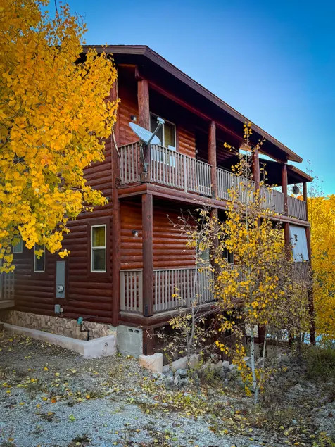 Mt. Lemmon Hotel Pet Friendly Cabin #3 - Image 1