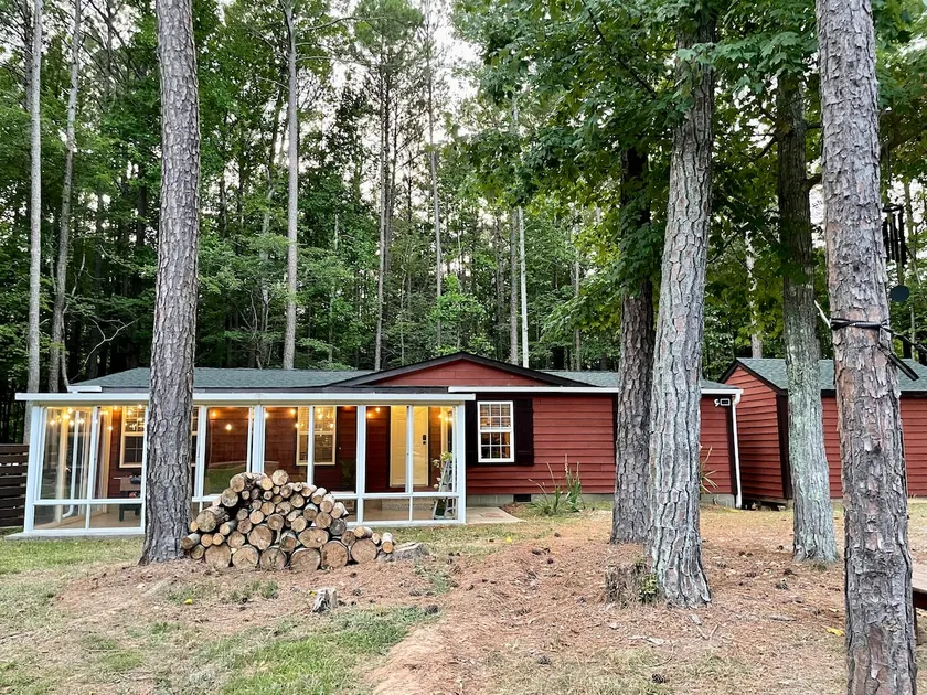 Gaston Getaway: Location, Lake, Fun & Firepit! - Image 1
