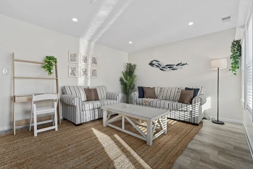 Location! | Walkable to Everything | BIG 1BR | W/D - Image 1