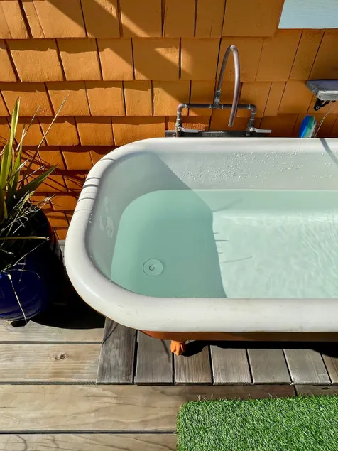 Beach Break Bungalow w/Bay & Ocean Views and Tub - Image 1