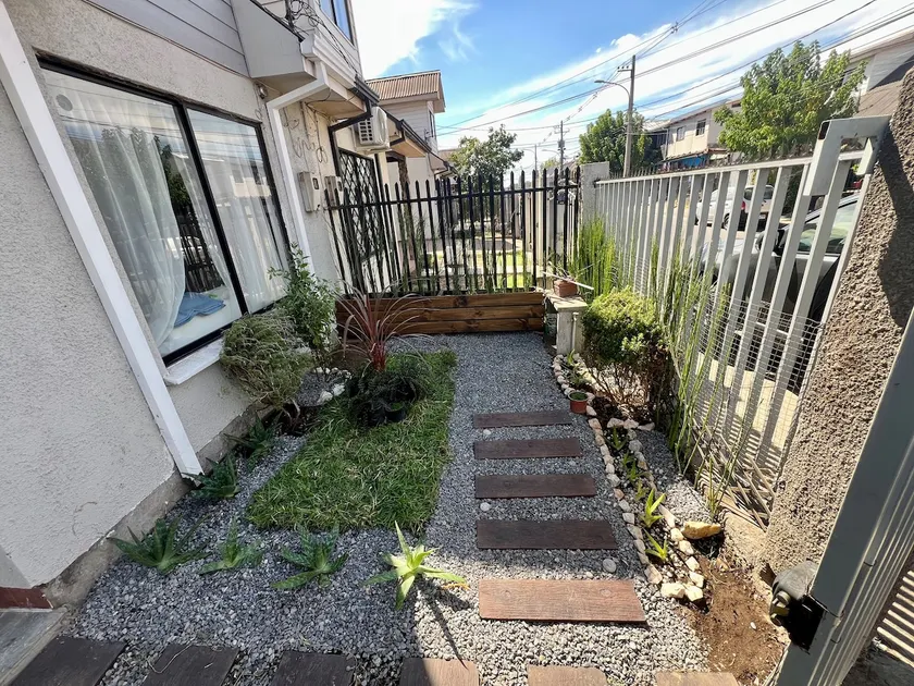 Charming house for sale - Image 1