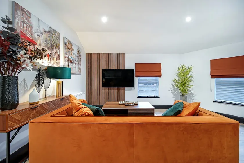 The Eden Loft: A Stylish Retreat - Image 1