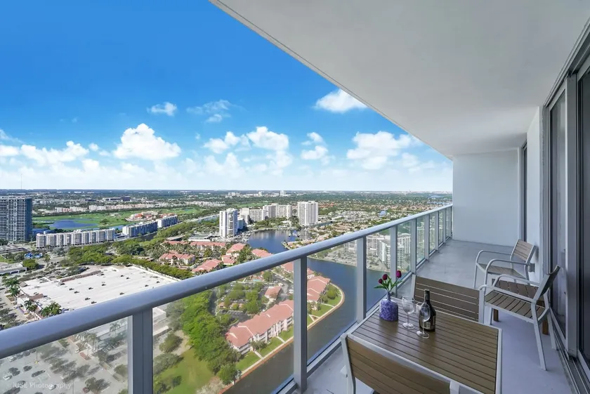 Mesmerizing 35th Floor Resort Pools and Views - Image 1