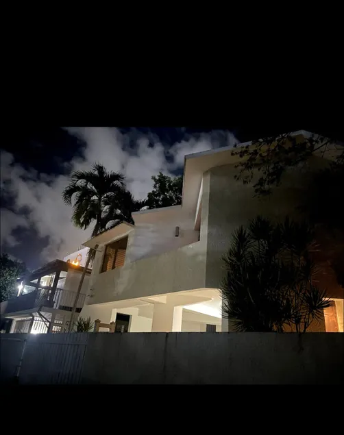 Large Two Story Near all of San Juan - Image 1