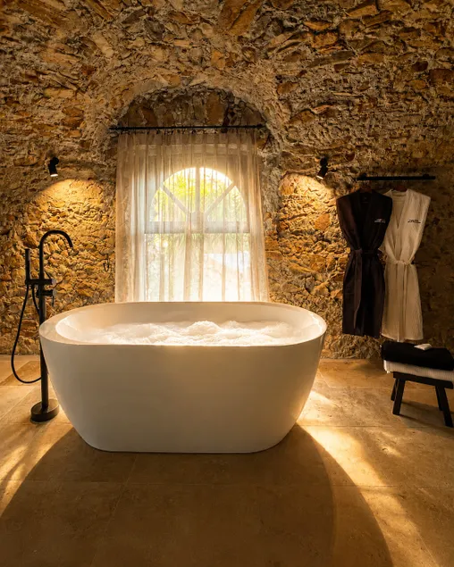 2BR • Bathtub • 20 min from the Sea • Stone House - Image 1