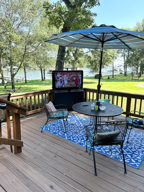 Waterfront, Fire Pit, Deck-TV, Sleeps 8 - Image 1