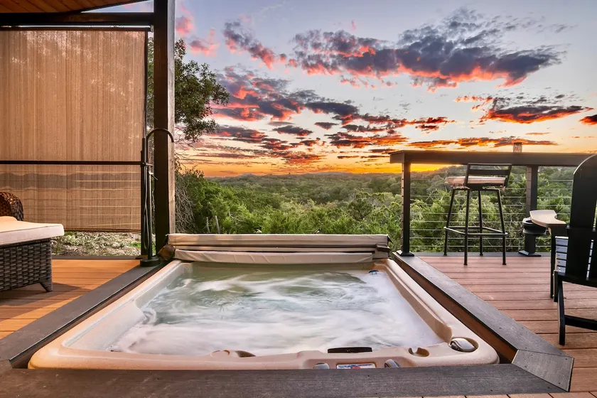 Romantic Couples Cabin with Private Hot Tub - Image 1