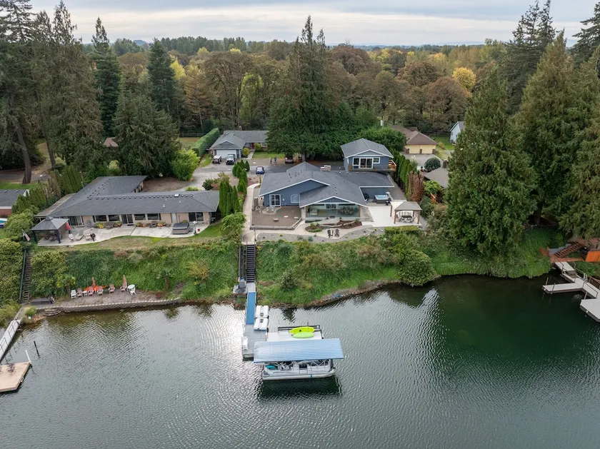 Lakefront House, 4300sqf, HotTub, Sauna Boats+Dock - Image 1