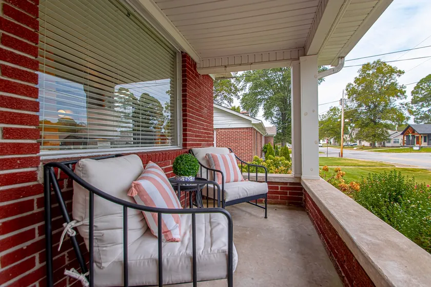 Downtown Benton AR|Historic Home|Walk to Square - Image 1