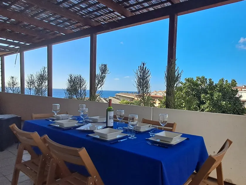 Apartment with sea view and air conditioning - Image 1